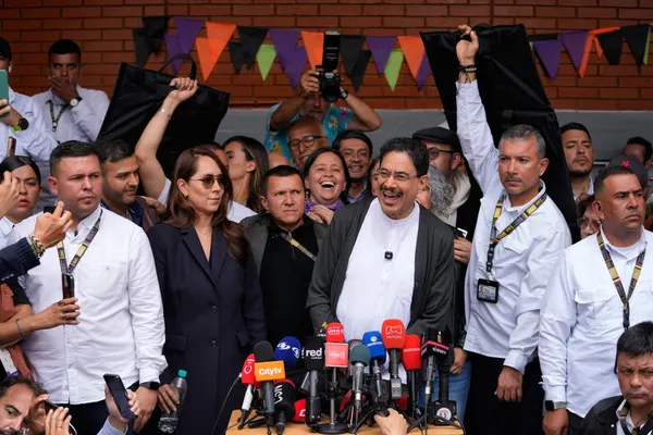 FARC Dissidents Bomb Colombian Police Station as Armed Groups’ Shadow Hangs Over June 21 Runoff