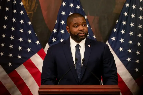 Florida’s First Open Governor’s Race in Eight Years: What Miami’s Latino Community Should Watch For