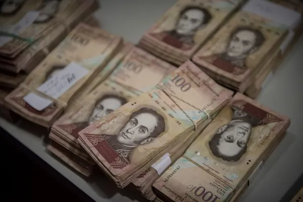 Venezuela's Currency Controls Pushed $161 Billion Out of the Country Under Chavismo