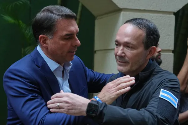 “Too Few People Are in Prison”: Flávio Bolsonaro Embraces Bukele Model as Brazil Readies For Election
