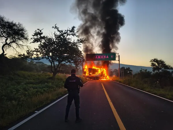 Michoacán Wakes Up to Roadblocks & Burning Vehicles After Overnight Operation Against CJNG