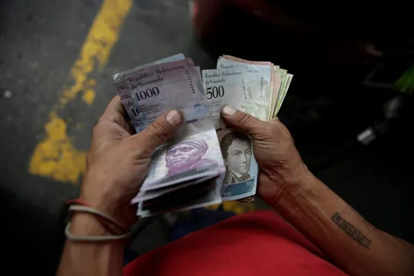 As Inflation Tops 500%, Venezuela’s Opposition Pushes Bill to Kill the Bolívar for Good