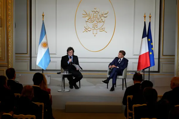 Milei Meets Macron in Paris, Seeking Investment Backing for Argentina’s Economic Program