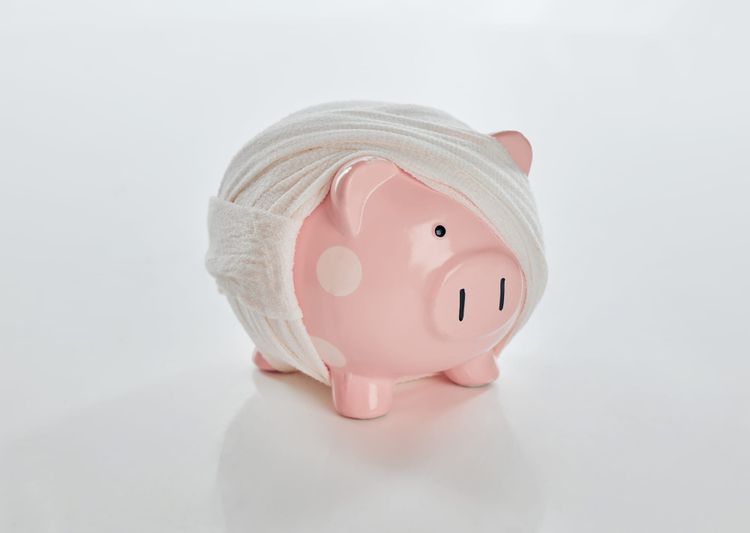 10 Money Habits That Keep You Poor Without Realizing It