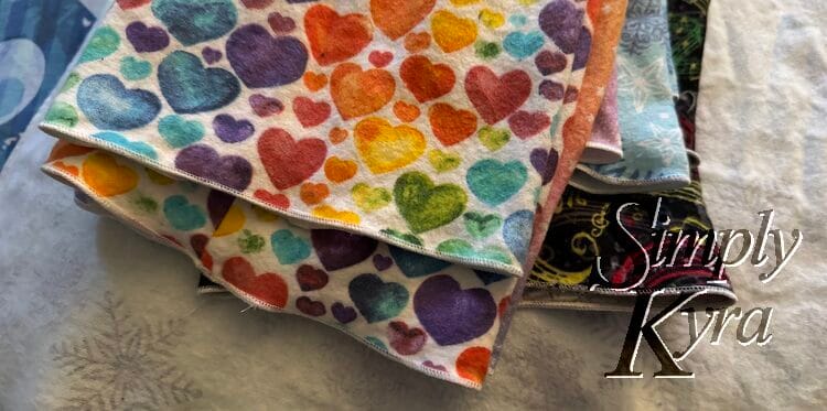 Closeup of a stack of sleeves all with while rolled edging. 