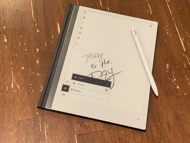 Image shows the text over a blank page with the menu popup still open and overlapping with the bottom of the letters. The pen is laid over top of the reMarkable2.