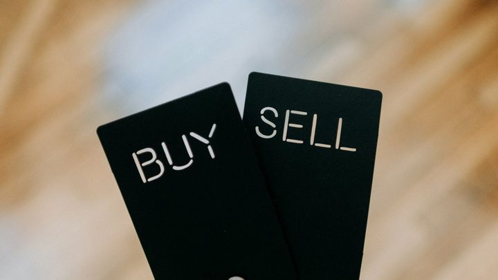 How many lower middle-market deals close in Canada?