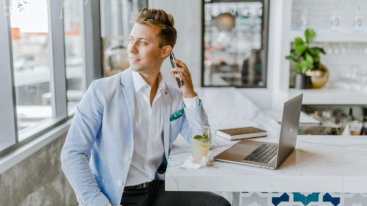 How do entrepreneurs avoid outsmarting themselves?
