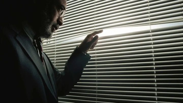 How buyers react when your business beats or misses forecasts