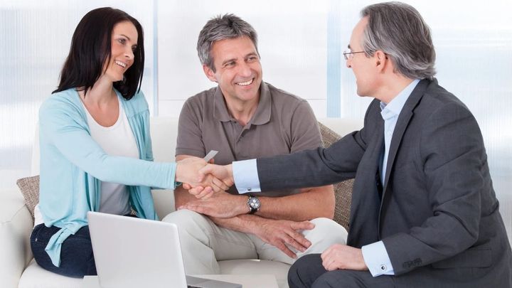 Sell your business to a friend: Pros & cons for Canadians