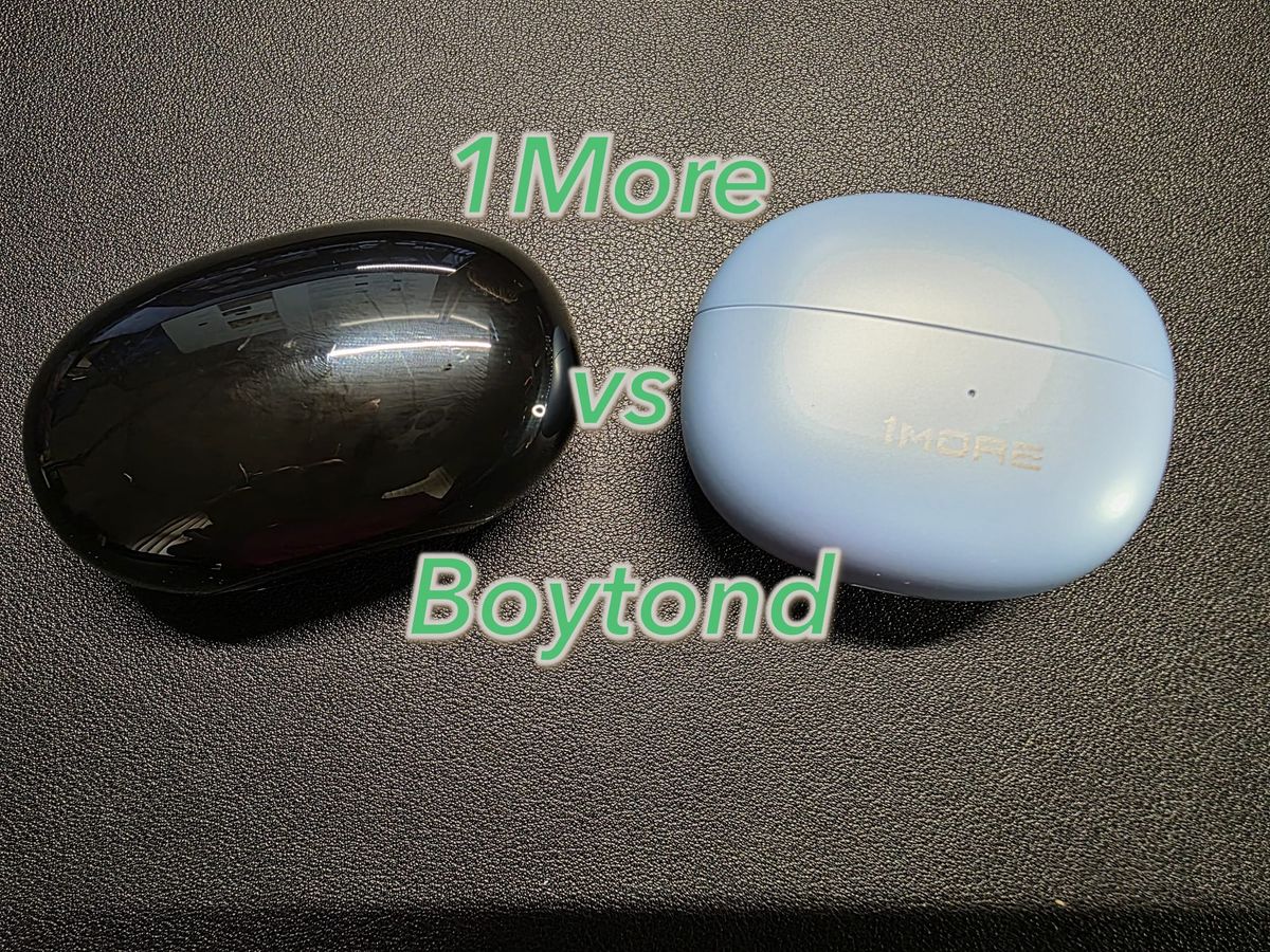 Boytond YYK-S19 in black on the left and the 1More S20 in blue on the right.  Closed cases are on a black desk.