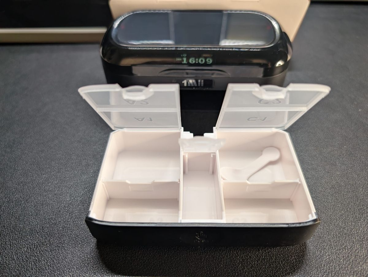 1 Mii Wireless Smart Pill Box and Earbuds Set