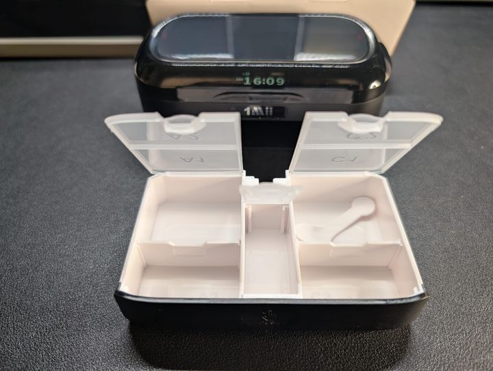 1 Mii Wireless Smart Pill Box and Earbuds Set