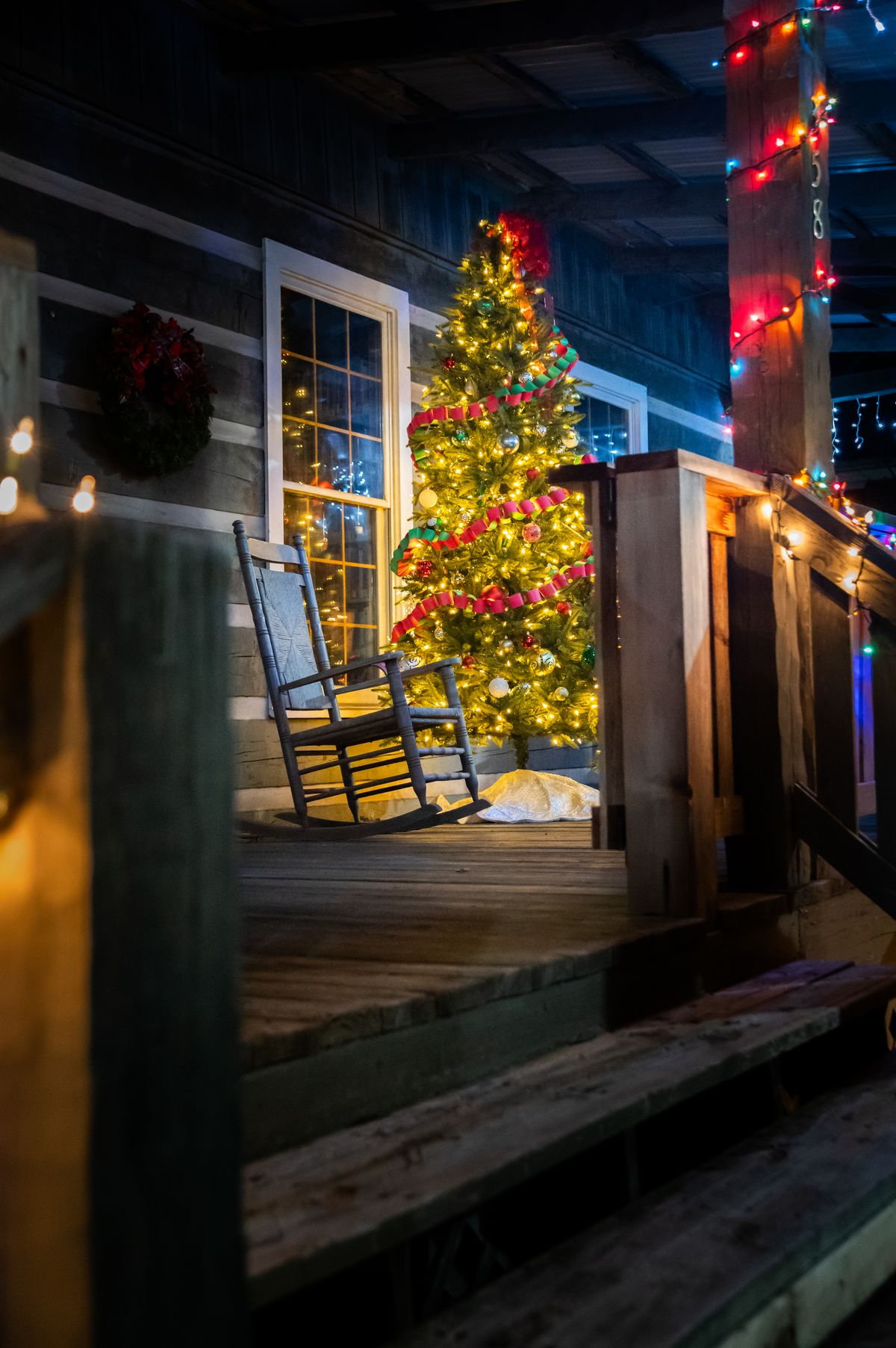 South Cheatham library holds Christmas tree lighting