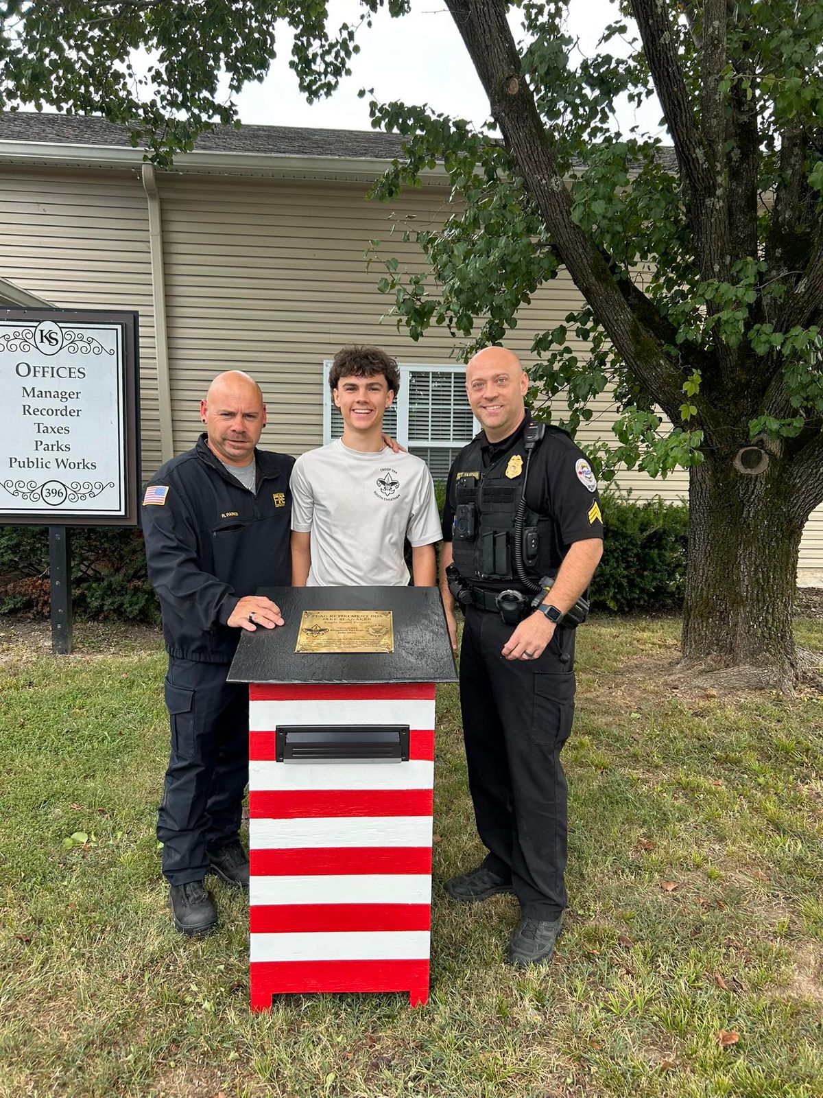 Harpeth senior builds flag retirement boxes for community Eagle Scout project