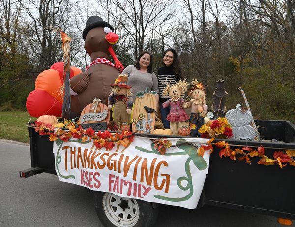 Creative balloons, local heroes at KSES’s own Thanksgiving parade
