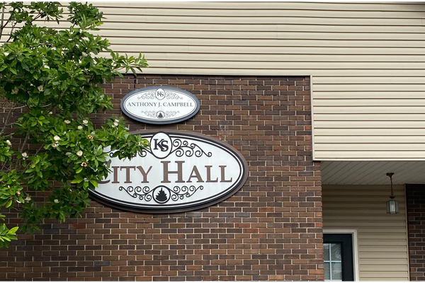 Newly-elected Kingston Springs Commissioner Lauren Hill steps down