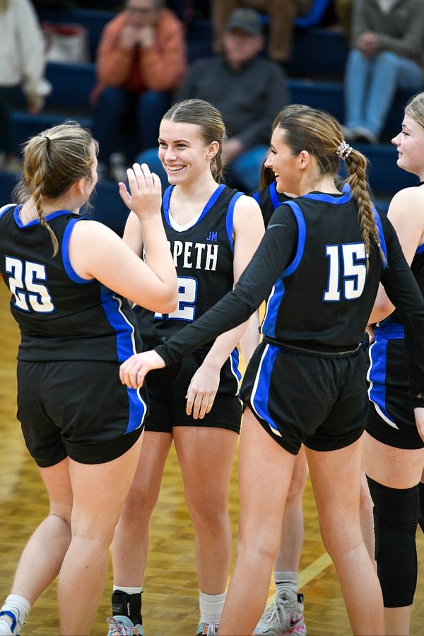 HHS basketball teams face challenges, triumphs as district games begin