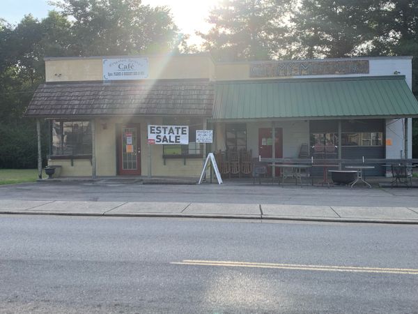 Main St. property owners hosting liquidation sale