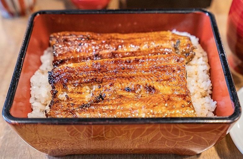 Unaju - meal served atop rice in lacquer box