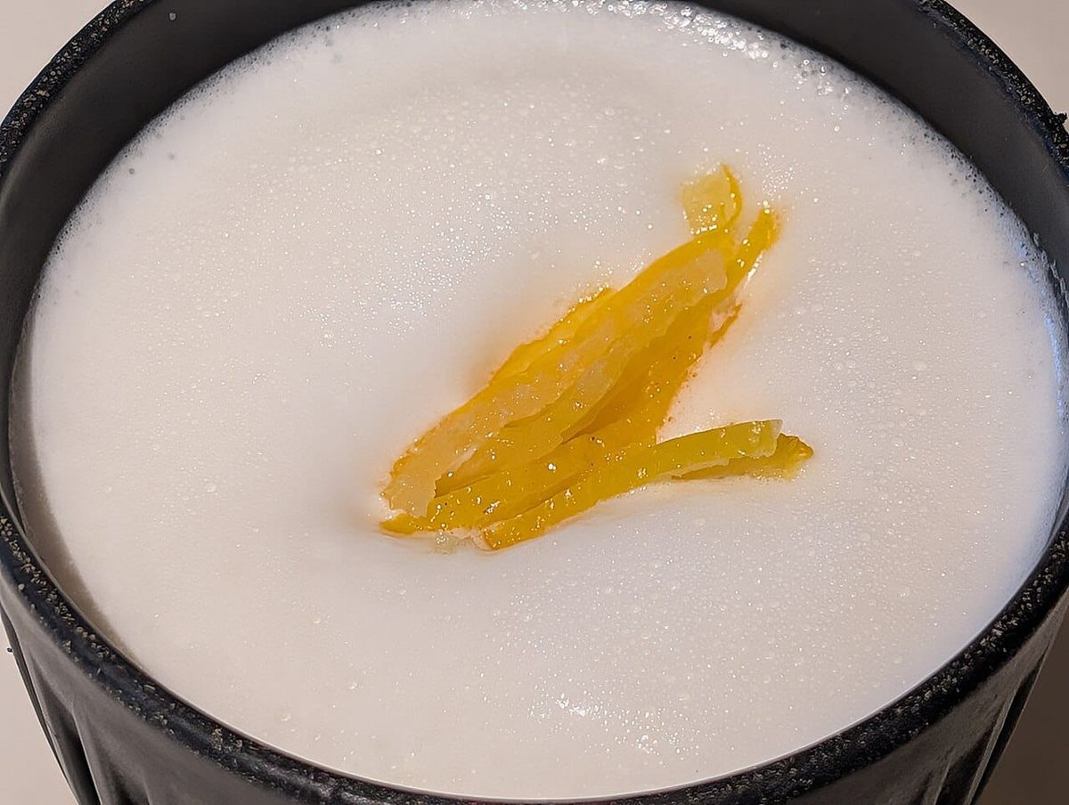 Yuzu in Cocktails: Crafting Luxury Drinks with a Citrus Twist
