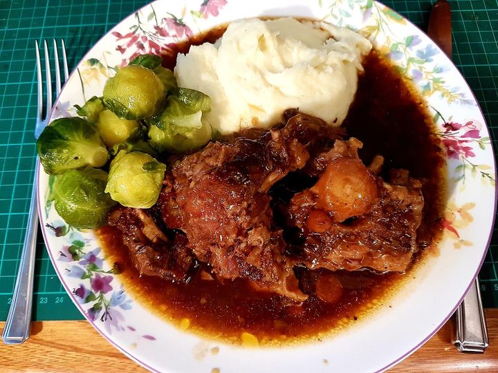 Oxtail with vege and mashed potato