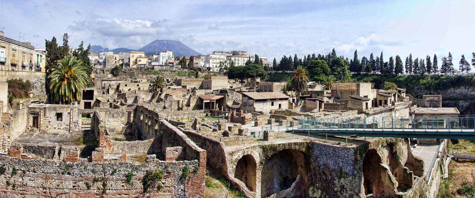 The city of Herculaneum, complete with its ruins, can be seen in its entirety from this vantage point. Image by Graham Hobster from Pixabay