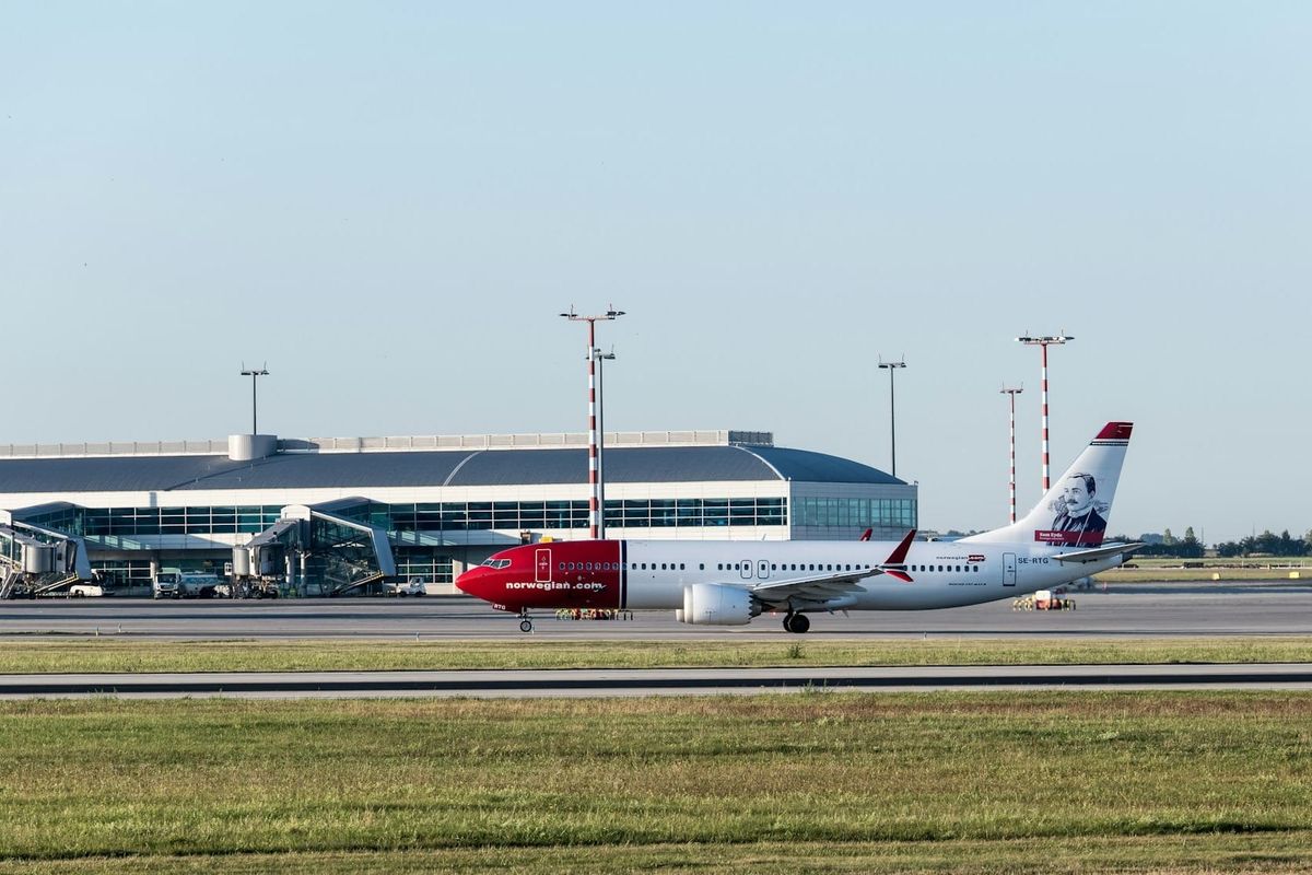 Norwegian cuts first-quarter operating loss by two-thirds and beats analyst consensus