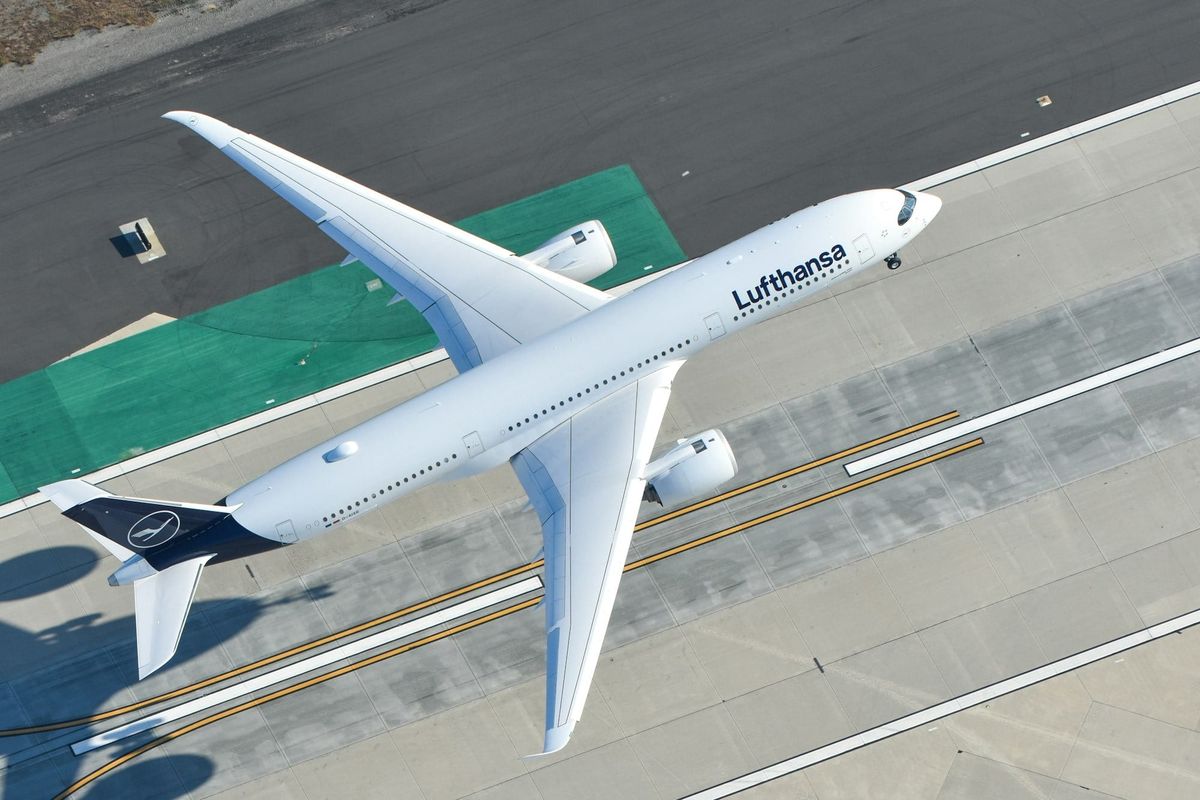 Lufthansa beats forecasts but €1.7bn fuel hit looms