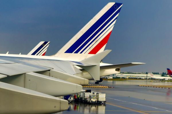 Paris airport owner faces scrutiny over sanctioned airlines