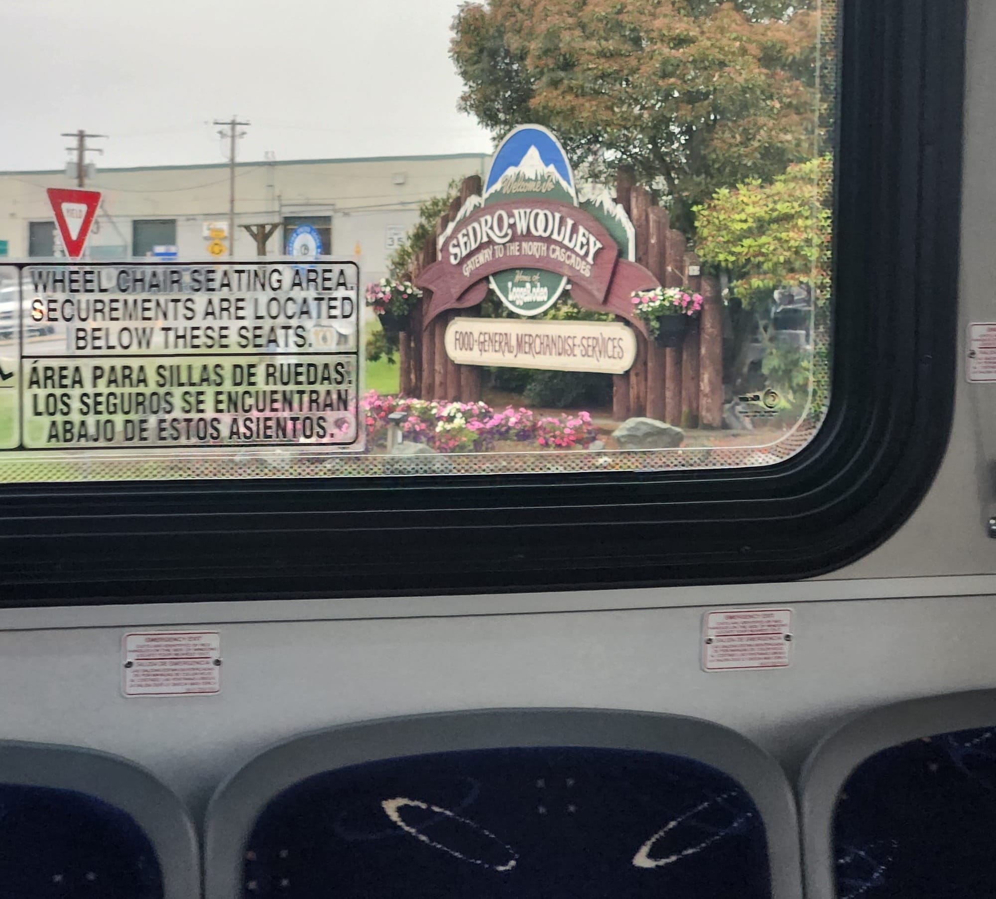 A Sedro-Woolley welcome sign that says "Gateway to the North Cascades."
