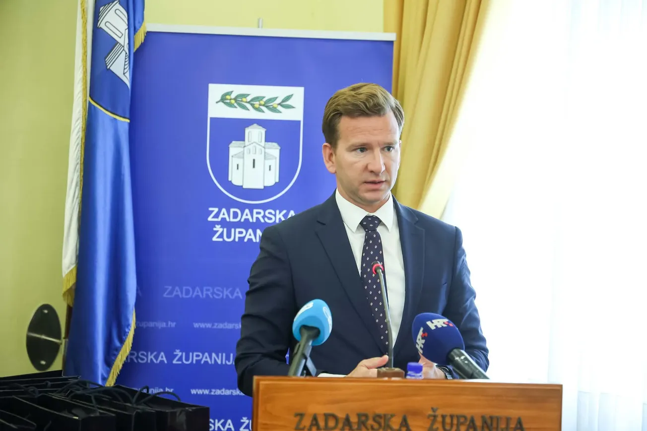 "Ljubim sliku svoju": Bilaver opet u prvom planu – heroji darivanja krvi u drugom planu njegovog selfija