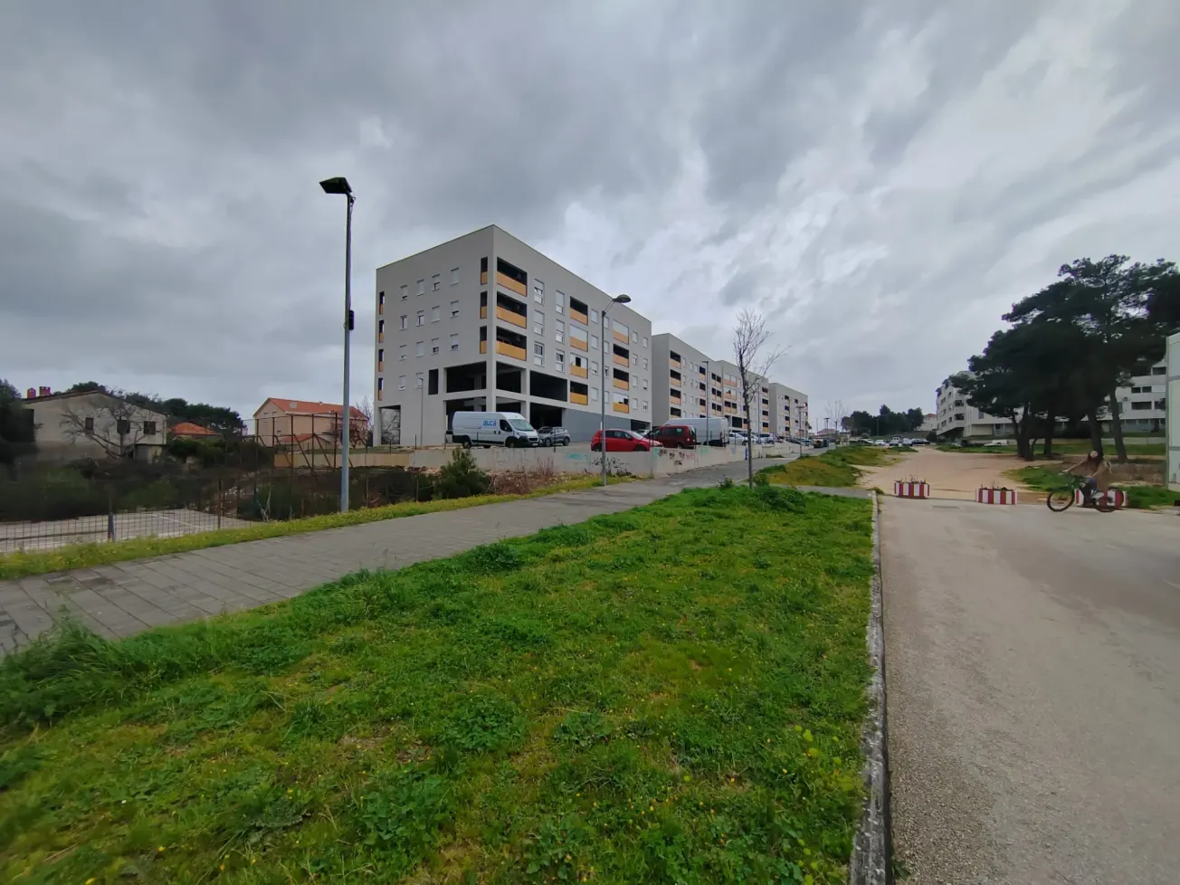 HDZ-OVI “NAŠTELANI” NATJEČAJI: Lavčević favorit i za školu na Crvenim kućama, milijuni cure kroz politički odabrane ruke