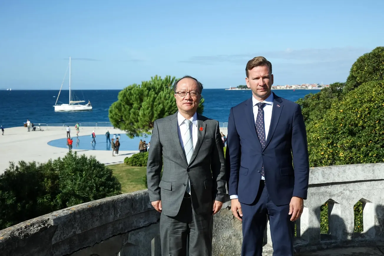 BILAVER SE ZALIJEPIO ZA RIVU! Župan otkriva da nema Ugovor koji je Marić potpisao prije šest godina – Ali zato ima najljepši pogled na zalazak Sunca!