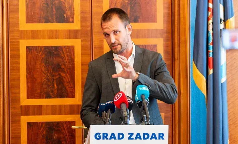 ERLIĆ OPET ODGAĐA: Koncesije za pomorsko dobro još uvijek u ladici, a gradonačelnik traži "upute"