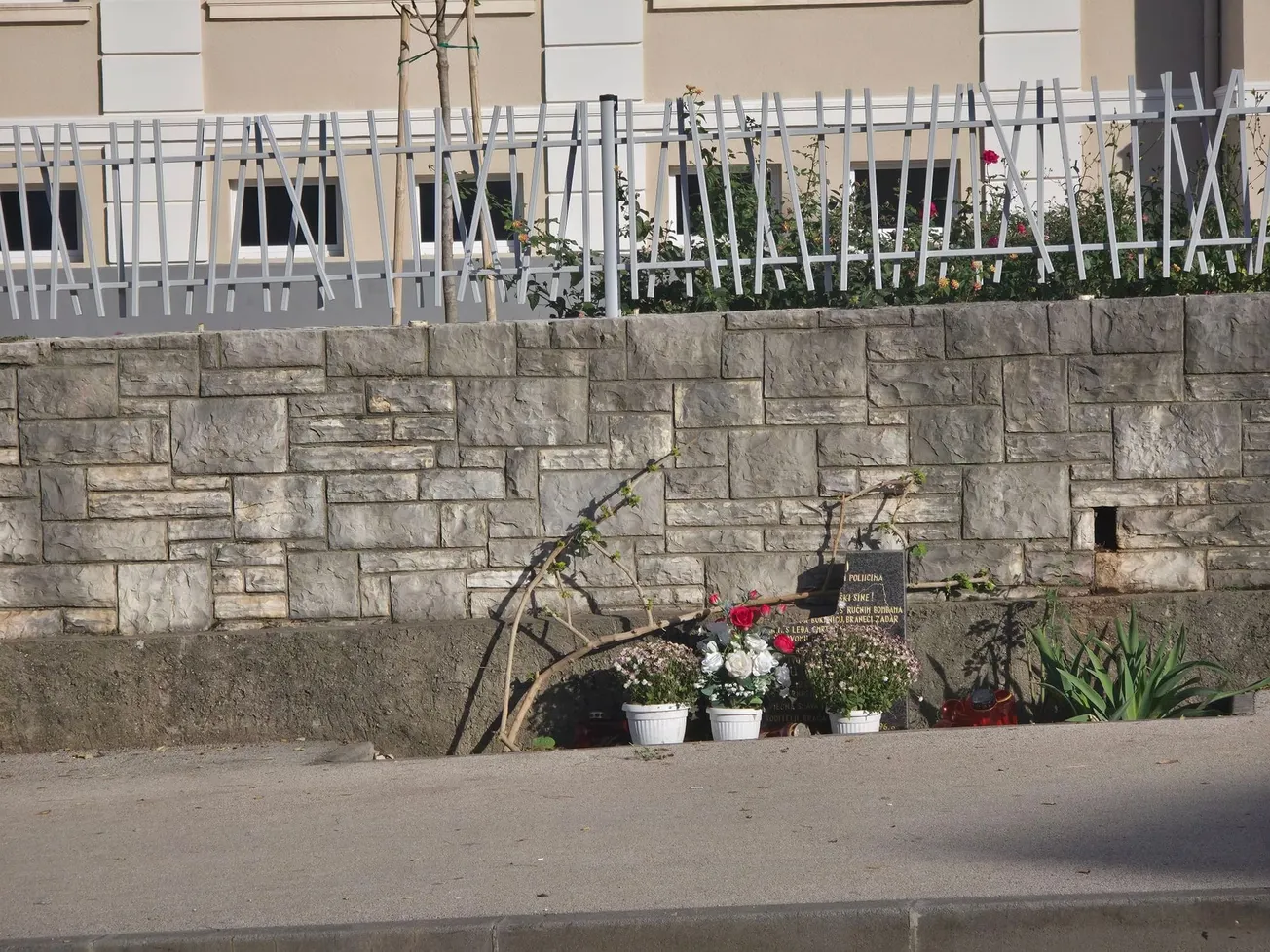 Inicijativa „Ujedinjeni protiv fašizma“: Uništavanje ploče je namjerna provokacija, pozivamo na dijalog i zajedništvo