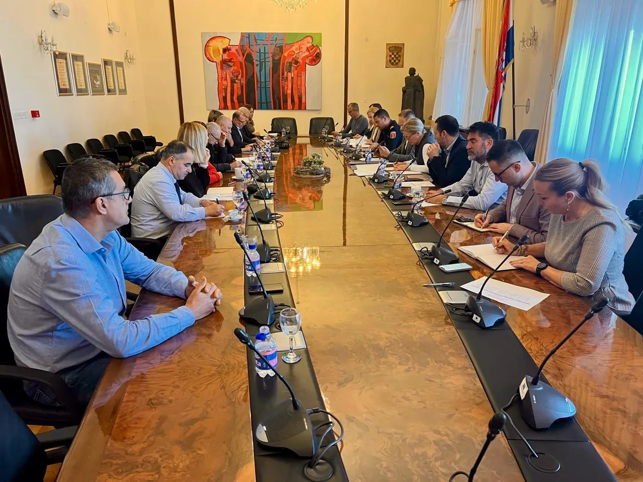 HDZ-ov Stožer spreman za sve — osim za odgovornost: Dujela hvali sustav koji godinama spašava ono što je politika zapustila