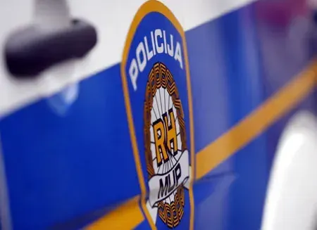 Tragedija na Pagu: 83-godišnja putnica poginula, vozač teško ozlijeđen