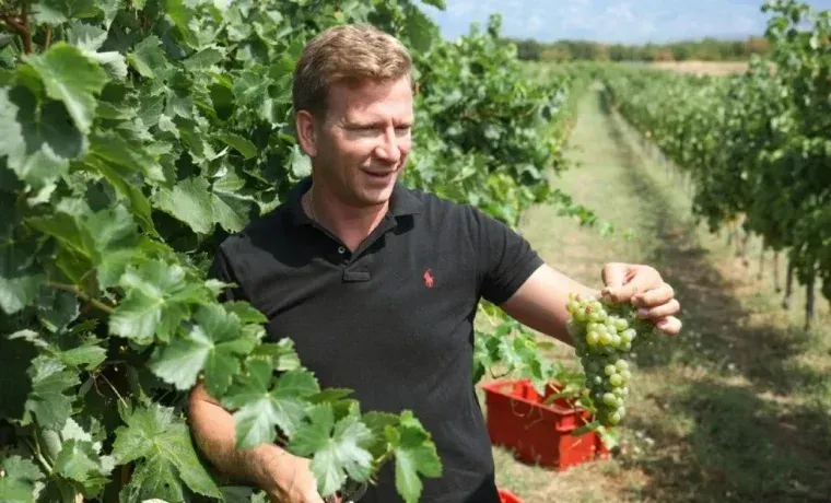 BILAVEROV SHOW: Dok priča da politika nema mjesta na obilježavanjima tragedija, sam se hvali pohodima po Škabrnji i Nadinu. O Čermakovim dizel terminalima koji stižu u Bibinje ni riječi