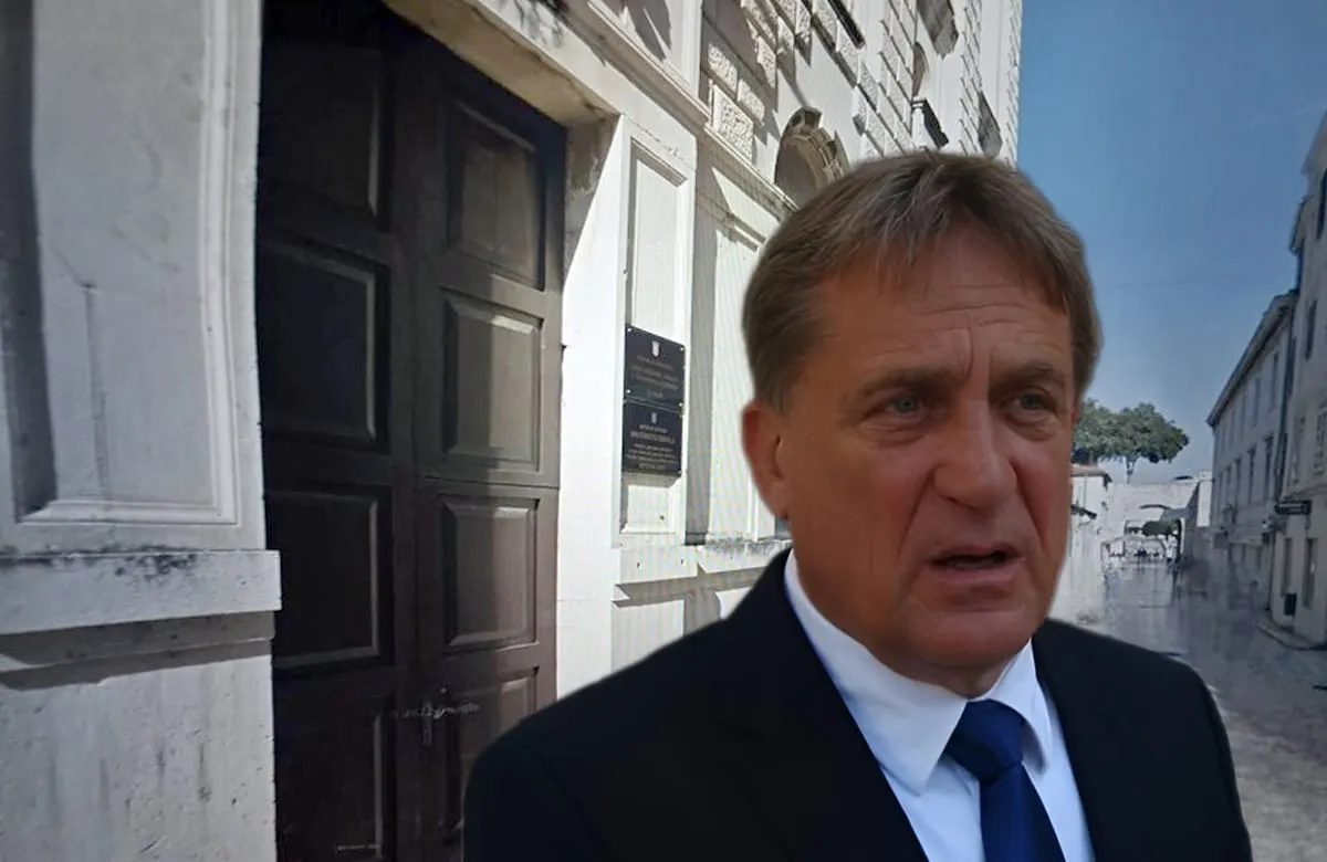 EKSKLUZIVNO: Kalmeta pretvorio gradsku zgradu u stranačku centralu. Urednici, novinari, vlasnici medija, ministri, dužnosnici i poslovni partneri dolaze u tajnu kancelariju kroz alternativni ulaz bez evidencije. U zgradi viđeni i osuđeni kriminalci