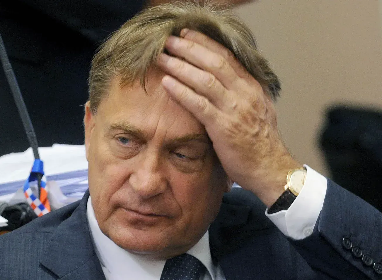 Panika u HDZ-u - nakon razotkrivanja tajne prostorije, Kalmeta traži novi skrovište za mafijaške poslove. Ćurković ponudio "inteligentno" rješenje - prostor Centar za mlade