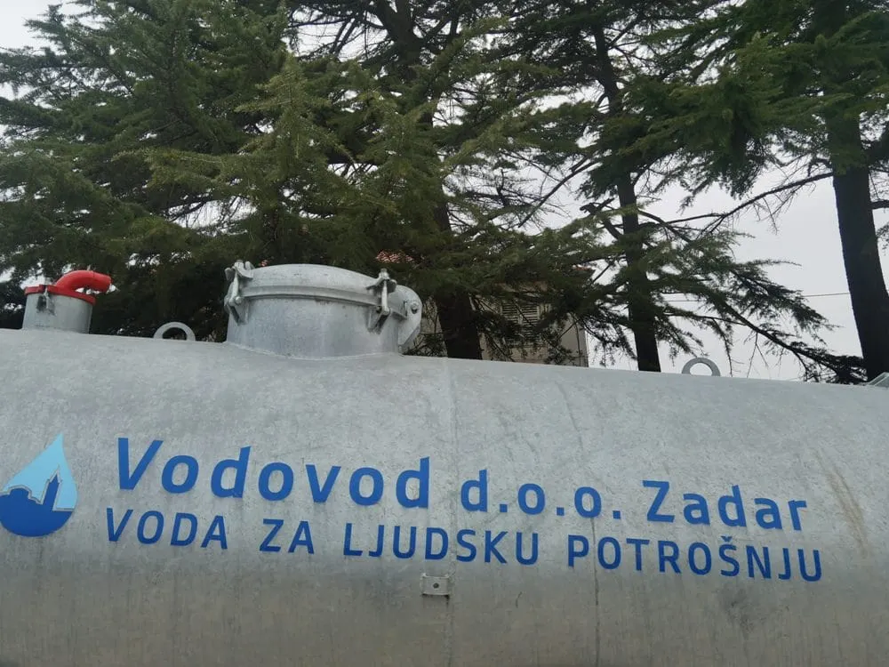 ZBOG GRAĐEVINSKIH RADOVA VODOINSTALACIJE: Diklo i dio Plovanije u utorak bez vode