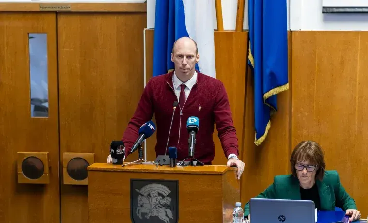 Alkoholizirani 29-godišnjak koji je fizički i verbalno napao Radetu priznao prekršaj i pušten na slobodu