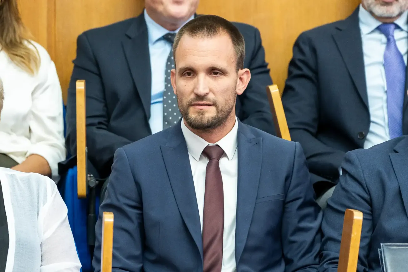 NASTAVAK SERIJE “KAKO UŠUTKATI MEDIJE – PRIRUČNIK ZA MALE AUTOKRATE”: Tko je vuk koji se krije iza Erlićeve zabrane ulaska novinarima na javnu sjednicu Gradskog vijeća?