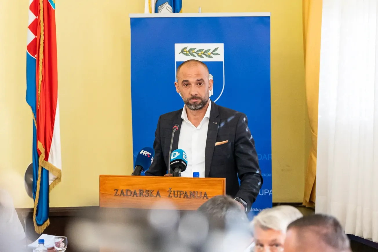 “Povijesna pogreška ako promašimo!” – Vučetić traži hitnu strategiju trošenja novog poreza, Bilaver se brani: “Sve vraćamo gradovima i općinama”