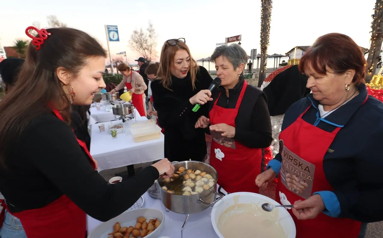 Na Trgu svetoga Jure „zamirisalo tisto“: Održana prva Virska fritulijada uz bogat fond nagrada i paljenje treće adventske svijeće