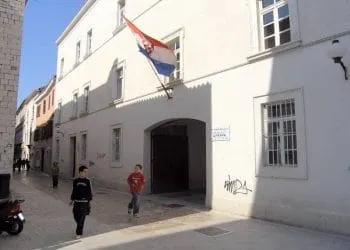 VODOVOD OTVARA RADNA MJESTA I KASU ZA PROMATRAČE: 150 eura po glavi za gledanje Erlićeve predstave zvane " transparentnost"