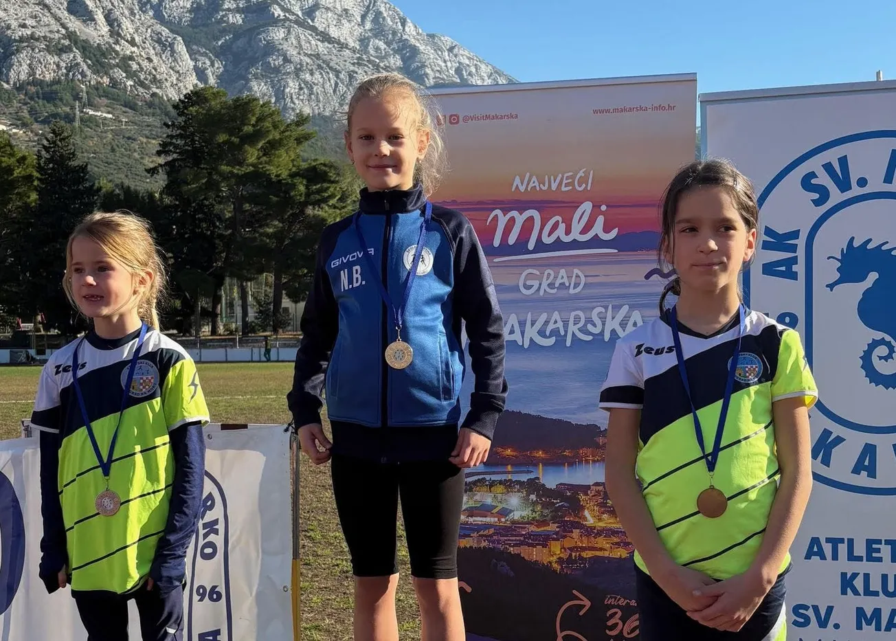 Za kraj sezone: Medalje i rekordi AK Biograda na Božićnom mitingu u Makarskoj