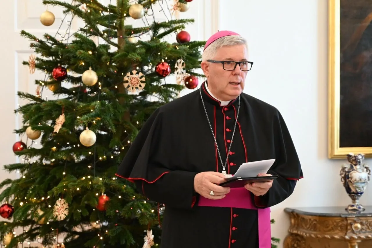 Nadbiskup Zgrablić: Kristovo rođenje postaje Božja nazočnost u središtu naših dana