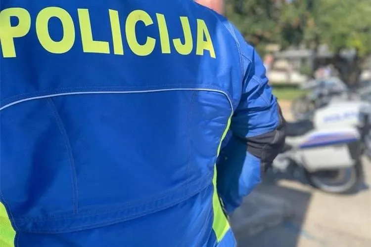 Drama na Pagu: Vozila s  s 2,52 promila alkohola u krvi, prijetila policajcima pa pokušala pobjeći. Na kraju je osuđena na 14 dana zatvora